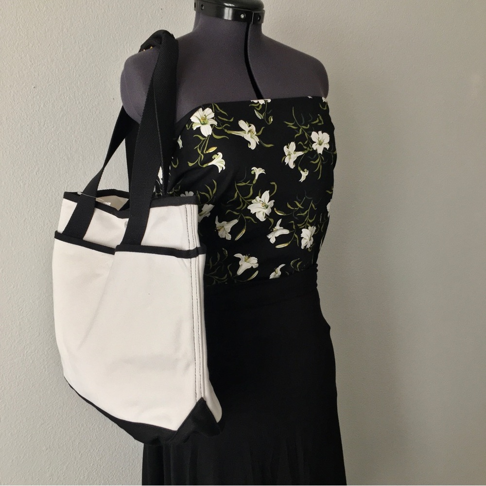 Trendy Minimalist Canvas Tote by Old Navy